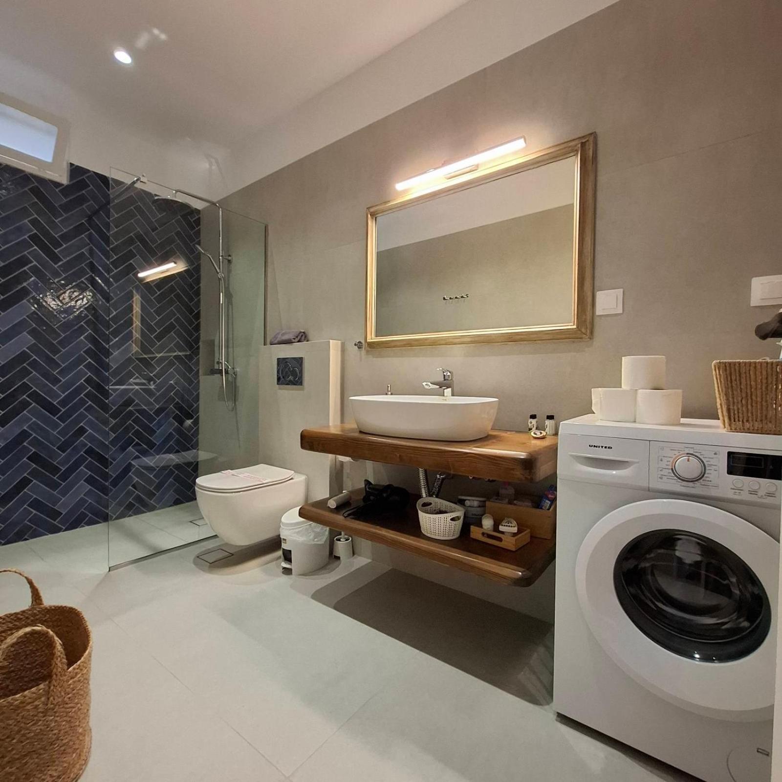 Aquarella-Stylish Veranda Apartment In Centre Of Poros Town Eksteriør bilde