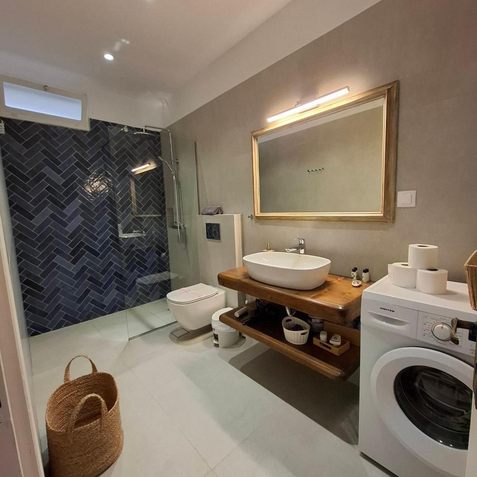 Aquarella-Stylish Veranda Apartment In Centre Of Poros Town Eksteriør bilde